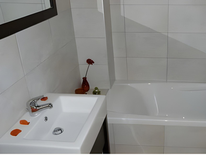 Bathroom 4, Azure Beach, Crete