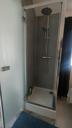 Bathroom 3, Sanderson Hall En-suite Rooms, London