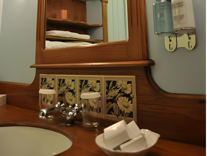 Bathroom 4, Bushmills Inn Hotel & Restaurant, Causeway Coast and Glens