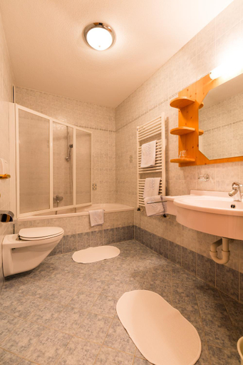 Bathroom 2, Hotel Rosenheim, Bolzano