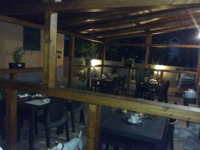 Food & Drinks
