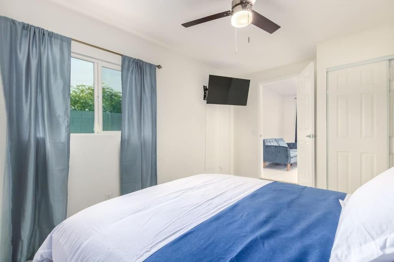 Bedroom 3, Your Downtown Home With California King Bed Unit A, Maricopa