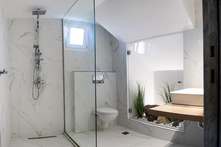 Others 4, Georgianna's suite with private pool , 'greysuite', Peloponnese
