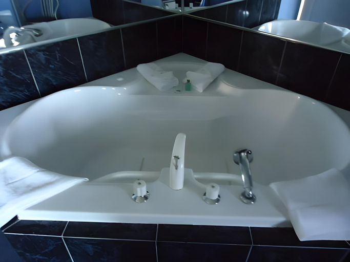 Bathroom 2, Motel Rimouski, Rimouski-Neigette