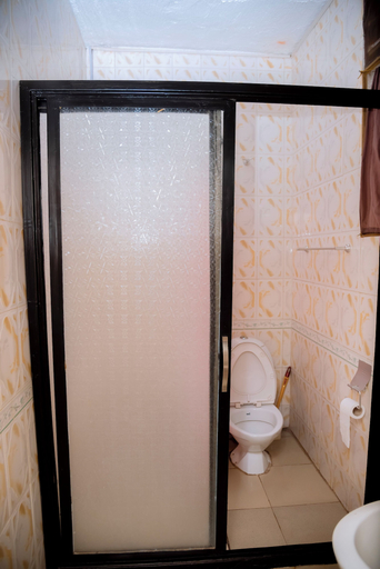 Bathroom 2, Vista Safaris Apartment, Gasabo