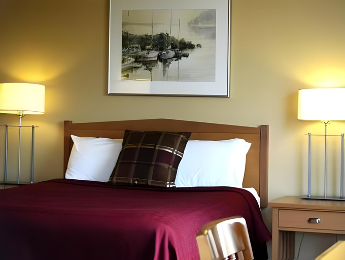 Bedroom, Inn at Port Gardner-Everett Waterfront, an Ascend Collection Hotel, Snohomish