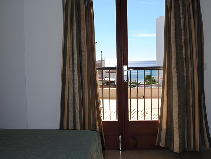 Others 2, Hostal Mayol, Baleares