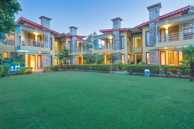 Exterior & Views
