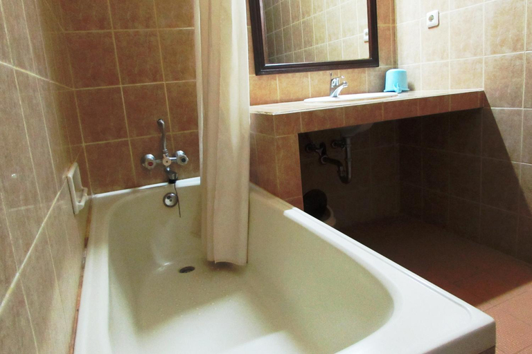 Bathroom 2, Griya Ayu Inn, Denpasar