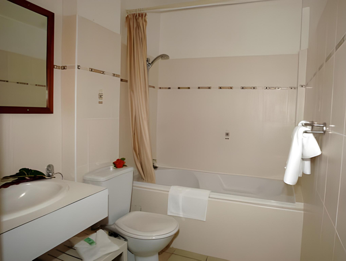 Bathroom 5, Le Panoramic, Les Trois-Îlets