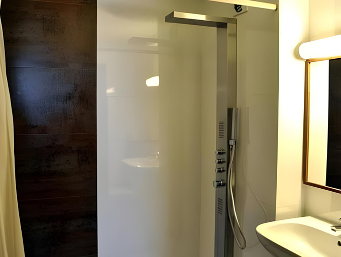 Bathroom 3, Hotel Restaurant Argos, Strasbourg Nord, Bas-Rhin