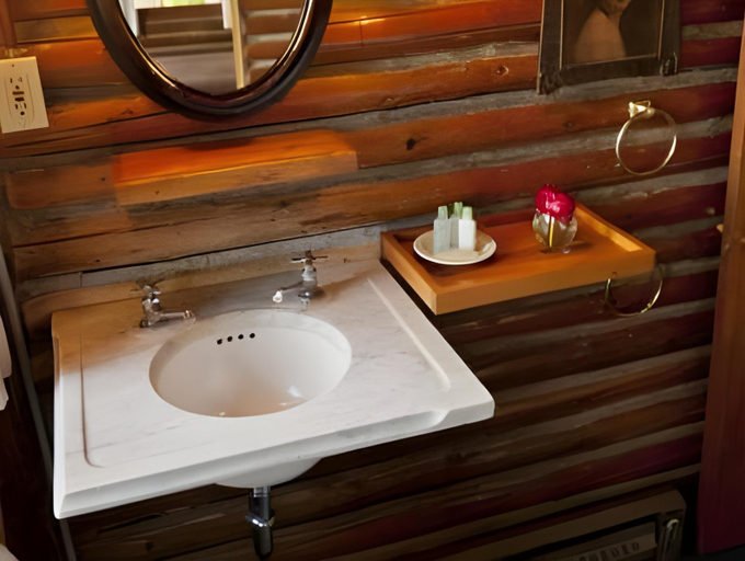 Bathroom 4, Captain Whidbey, Island
