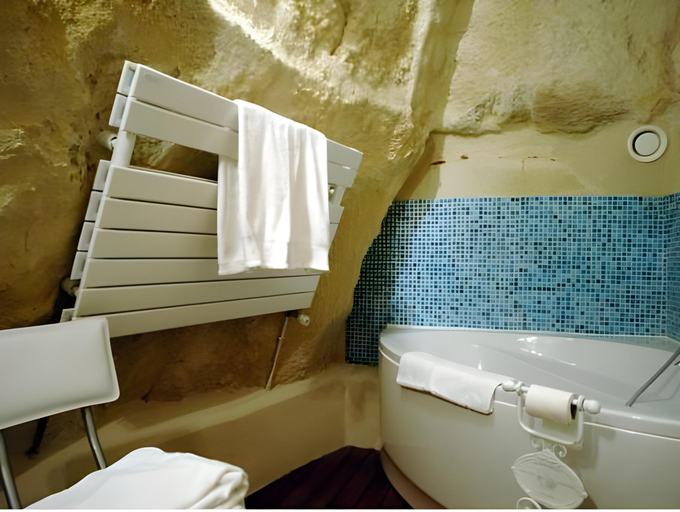 Bathroom 3, Logis Hotel Demeure de la Vignole et Spa, Maine-et-Loire