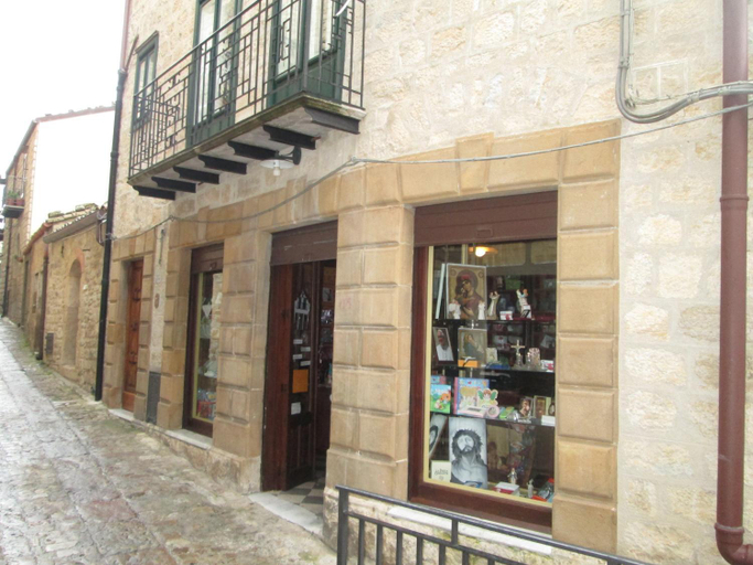 5, Casa e Putia, Palermo