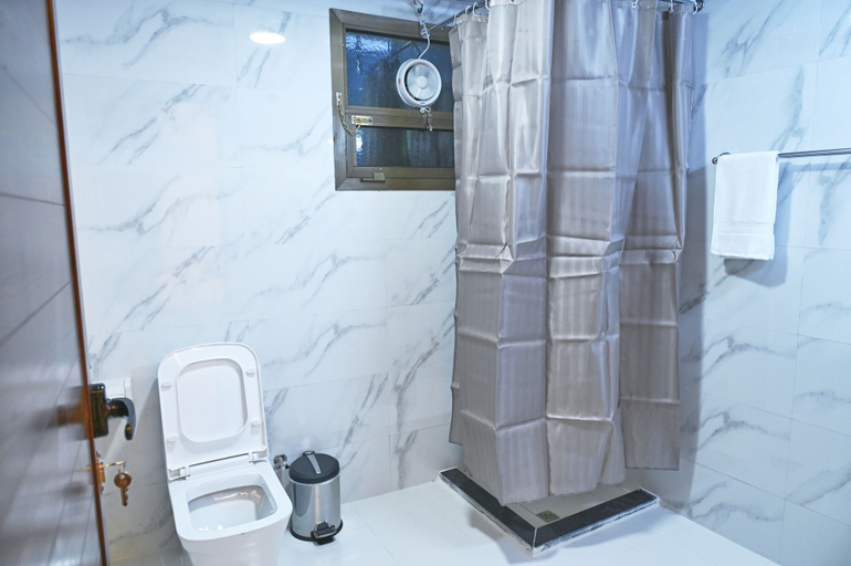 Bathroom 5, Tanha Palace Hotel, Dubai