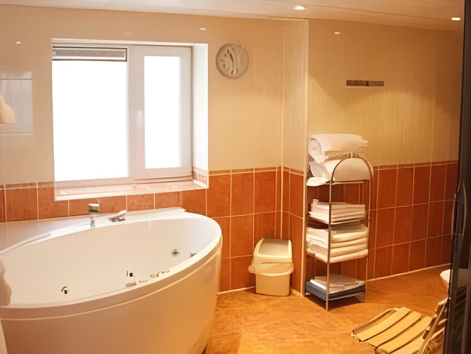 Bathroom 5, Toila Spa Hotel, Toila