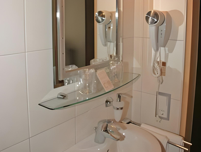 Bathroom 3, Zur alten Quelle, Olpe