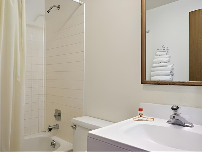 Bathroom 4, Super 8 by Wyndham Riverton, Fremont
