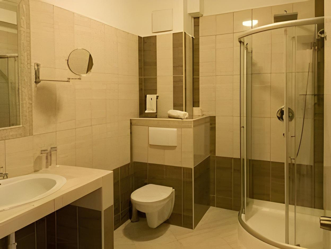 Bathroom 3, Aphrodite Hotel, Nagykanizsai/Zalakaros