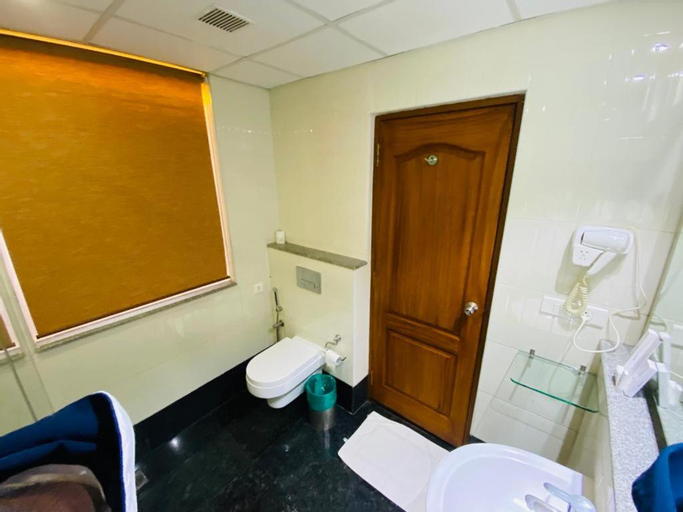Bathroom 14