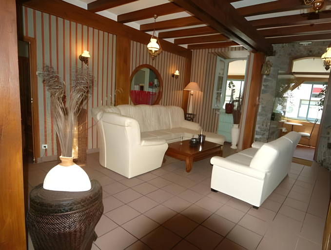 Others 5, Logis L'Ecu De France, Cantal