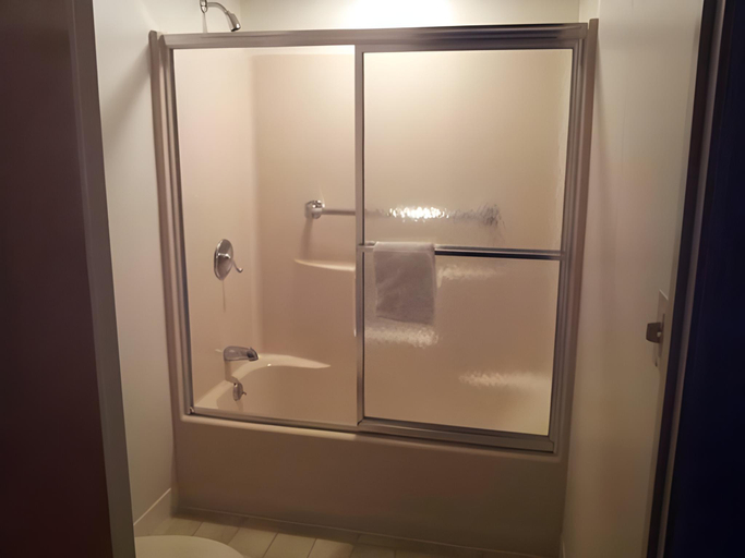 Bathroom 2, Classic Inn Lancaster, Lancaster