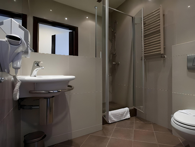 Bathroom 3, Atlantic Aparthotel, Kraków City