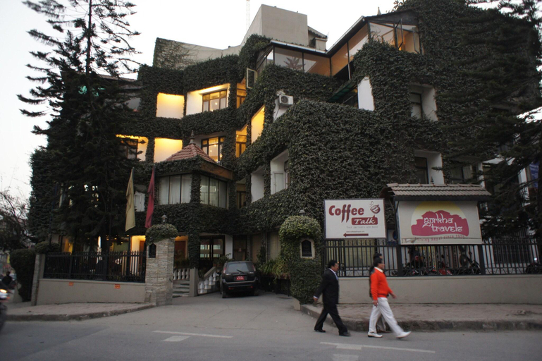 Exterior & Views
