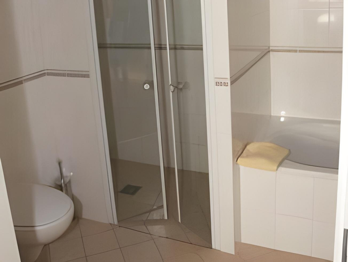 Bathroom 3, Hotel Kogerstaete Texel, Texel