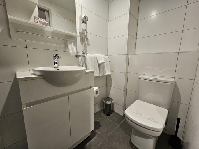 Bathroom 8