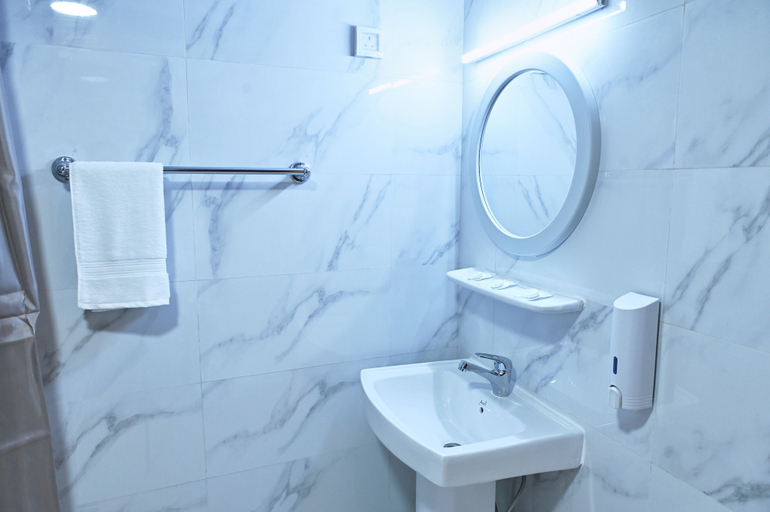 Bathroom 5, Tanha Palace Hotel, Dubai