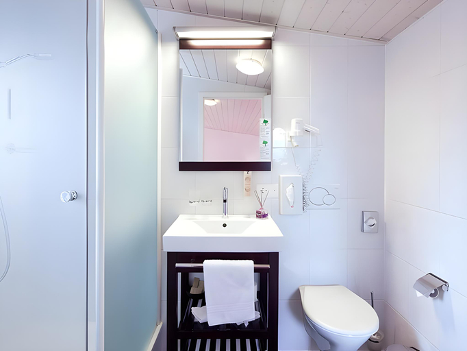 Bathroom 2, Auberge de la Gare, Lavaux-Oron