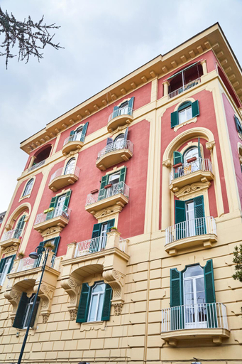 Others 5, Suite Klimt P.zza Amedeo, Napoli