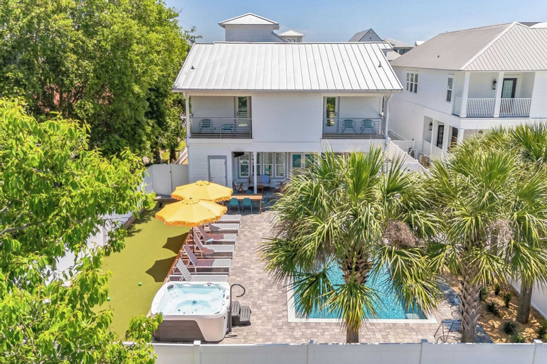 Bohemian Beach Retreat Fully Stocked Villa Near Beach w/ Pool, Outdoor Dining, Okaloosa