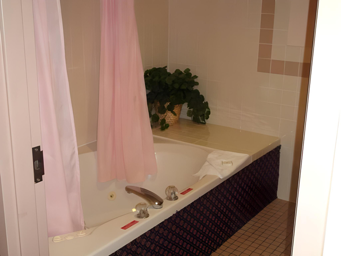Bathroom 4, Quality Inn Spanish Fork North, Utah