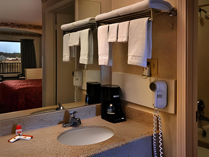 Bathroom 4, Super 8 By Wyndham Hammond, Tangipahoa