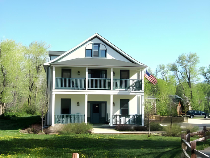 Exterior & Views