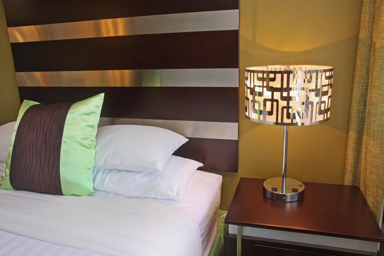 Bedroom 3, Gateway Inn and Suites, Chaffee