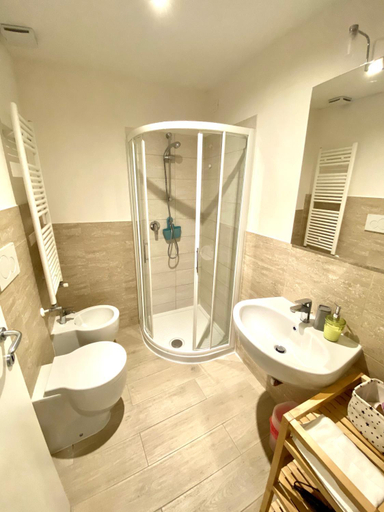 Bathroom 3, Santa Caterina, Venezia