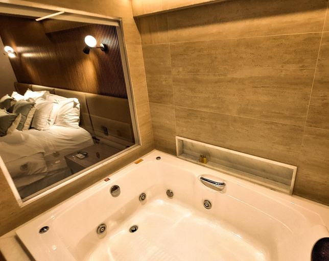 Bathroom 7