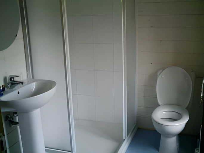 Bathroom, B&B Aux 10 Clefs, Luxembourg