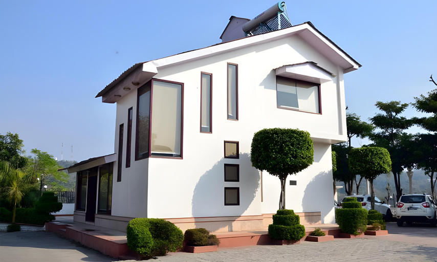 Exterior & Views