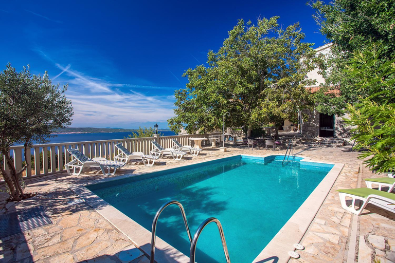 Others 3, Old Stone House - Private pool - Jacuzzi - Panoramic View -Full Privacy, Dugi Rat
