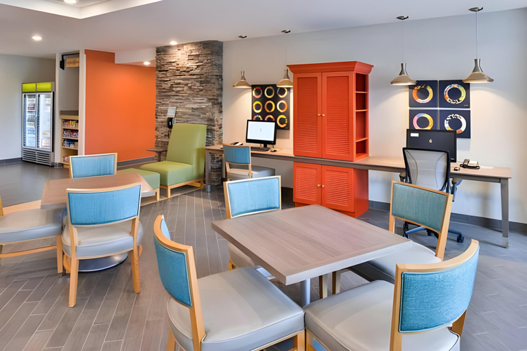 Food & Drinks 5, Home2 Suites by Hilton DuPont, Pierce