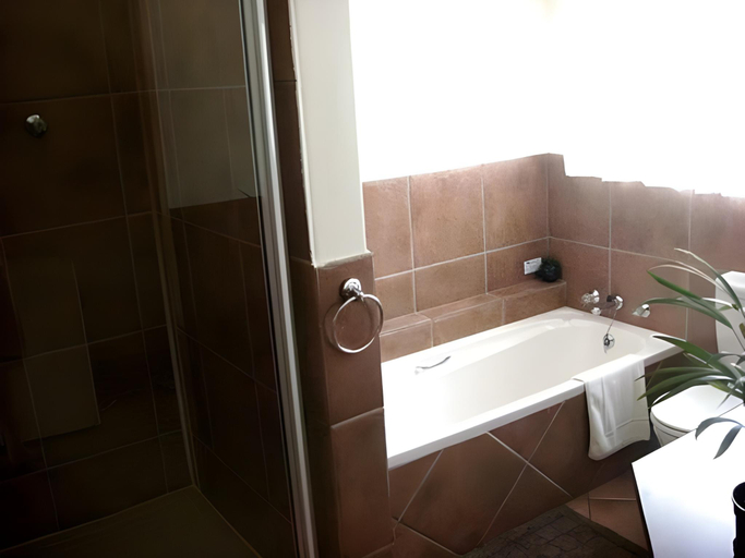 Bathroom 3, Avant Garde Lodge, Ekurhuleni