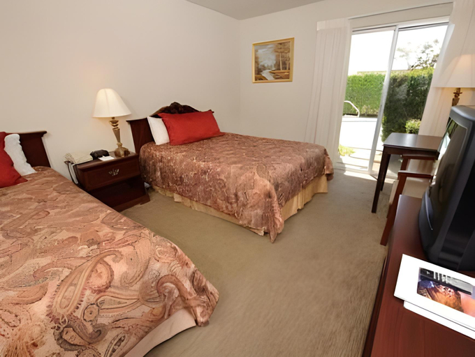 Bedroom 2, Sand Dollar Inn, Monterey