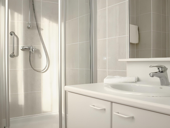 Bathroom 2, Ambassador Hotel, West-Vlaanderen