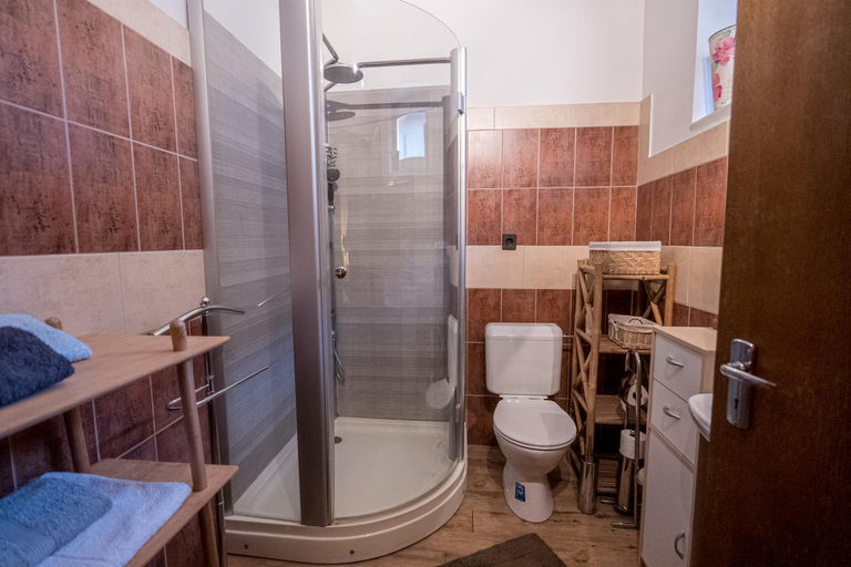 Bathroom, Vandor Fogado, Gyöngyös