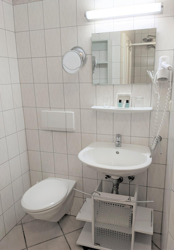 Bathroom 2, Hotel-Restaurant Im Goldenen Grund, Eifelkreis Bitburg-Prüm