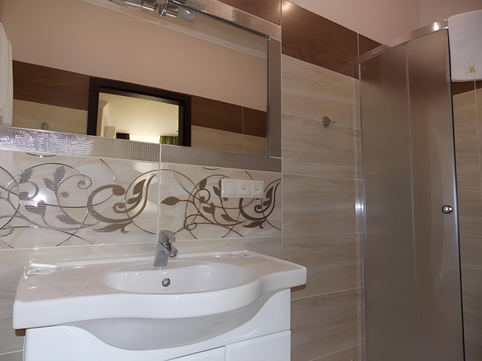 Bathroom 2, Hotel Merkuriy, L'vivs'ka